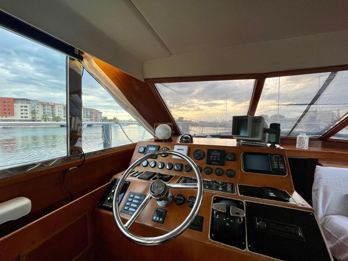 Hotel Navi Yacht A Sete, 2 A 8 Couchages, Privatif Exterior foto